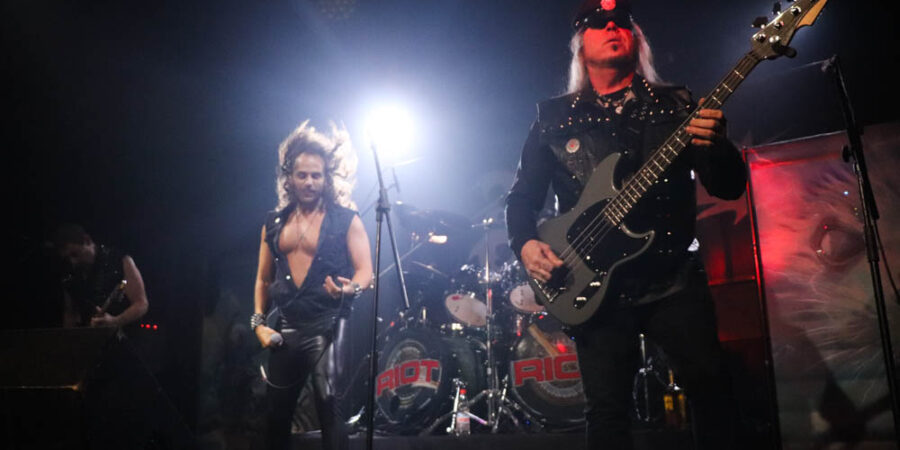 PESTILENCE + RIOT V: LA NOCHE METALERA QUE DERROTÓ AL FRÍO ENTRE ESPADAS, HORROR Y TEQUILA