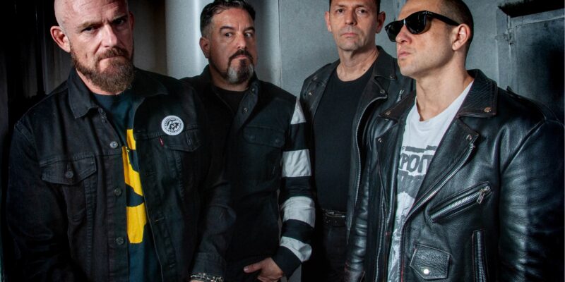 CAOS REGRESA A LOS ESCENARIOS